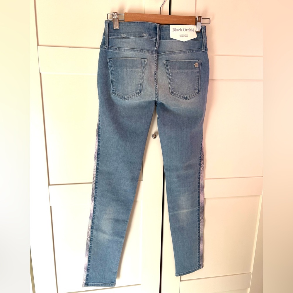 RARE Black Orchid Denim mid rise skinny Rose Petals jeans size 26 NWT - Picture 13 of 15